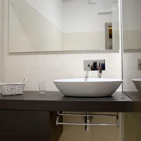 Apartment Maniace