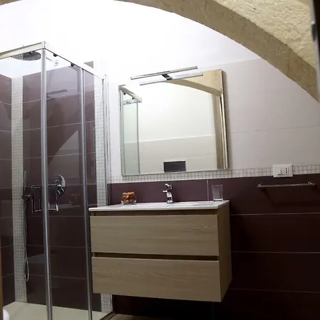 Maniace Apartment