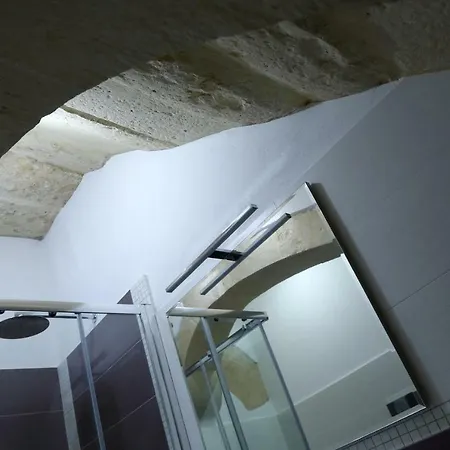 Apartment Maniace