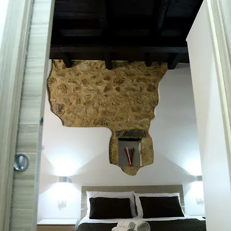 Maniace Apartment *