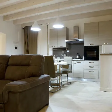 Apartament Maniace *